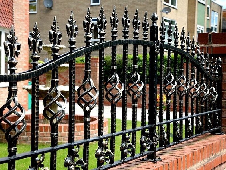 <span style="font-weight: bold;">заборы&nbsp;</span>